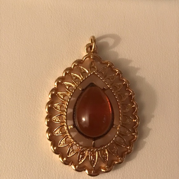 Vintage Sarah Coventry Goldtone Teardrop Pendant - Picture 1 of 5